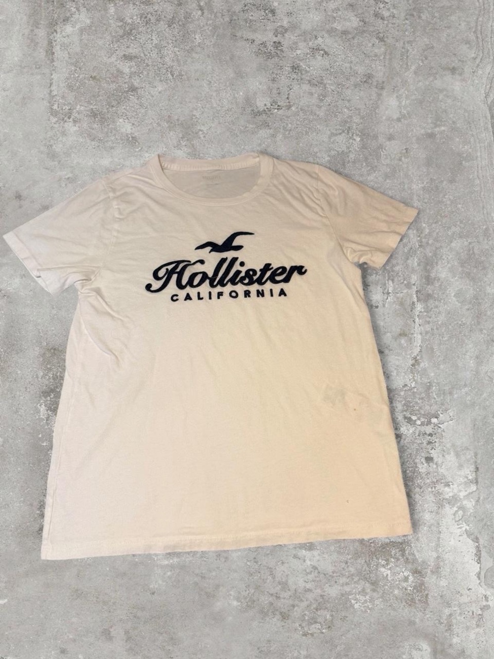 Hollister Cream Men’s Short Sleeve Tee with Navy Script Logo